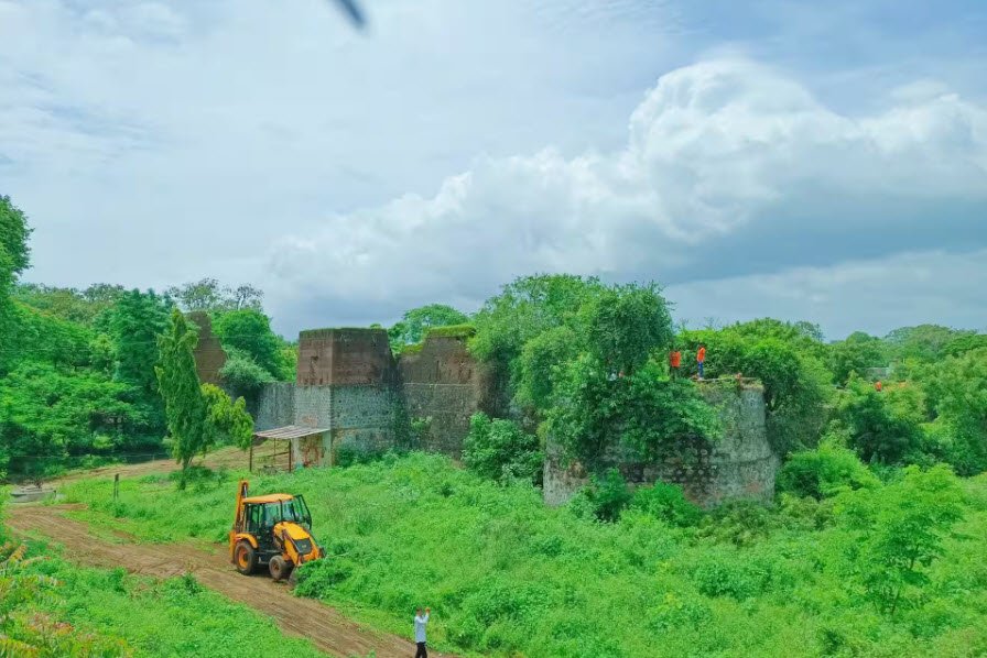 Parola Fort, Shree Balaji, Maharashtra, India